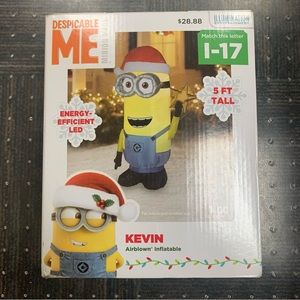 NIB Airblown Inflatable Minion Christmas 5ft tall lawn decoration